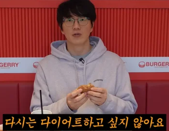 가수 성시경이 3개월 만에 10kg 감량에 성공한 뒤 다이어트 종료 소식을 알렸다. 사진=유튜브 채널 '성시경 SUNG SI KYUNG'