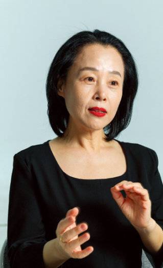 퀴니 원장은 “나쁜 운을 완전히 바꿀 수는 없지만, 잘 웃기만 해도 관상은 좋은 방향으로 변화한다”고 말한다.