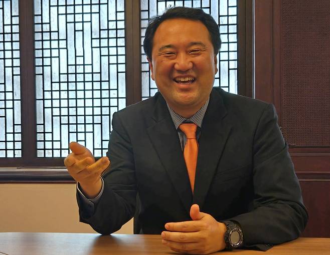 윤선민 주시드니 한국문화원장이 3월 13일 조선비즈 회의실에서 인터뷰를 하고 있다. /윤희훈 기자