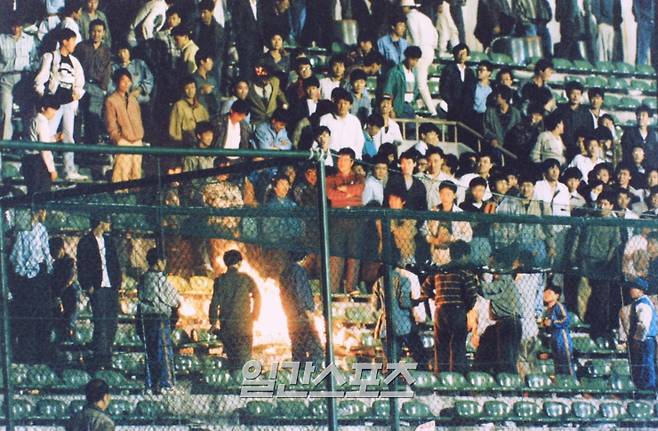 과거 야구 경기장 관중들. 일간스포츠 DB