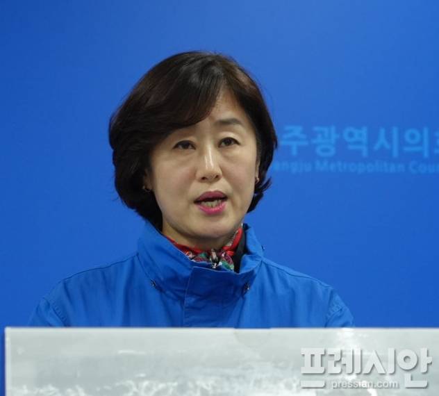 ▲황경아 광주 남구청장 예비후보가 1일 광주시의회 브리핑룸에서 '지지자 향응 제공' 의혹에 대해 신속한 수사를 촉구하는 기자회견을 열고 발언하고 있다.2026.04.01ⓒ프레시안(김보현)