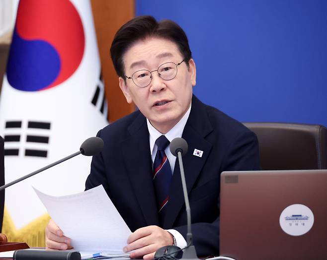 이재명 대통령이 지난달 31일 청와대에서 열린 국무회의에서 발언하고 있다. 연합뉴스
