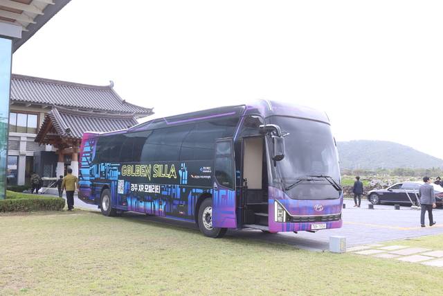 경주미디어센터가 운영하는 골든신라 XR버스 외형. 경주미디어센터 제공
