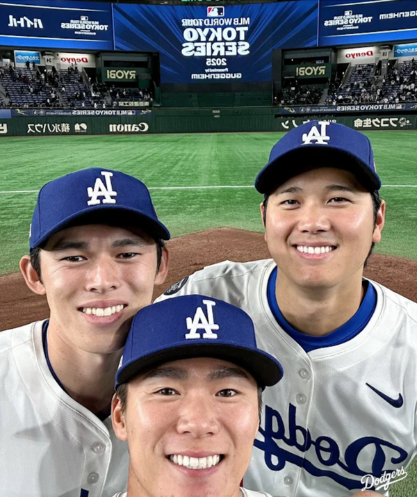 사사키와 야마모토, 그리고 오타니(사진=LA 다저스 SNS)