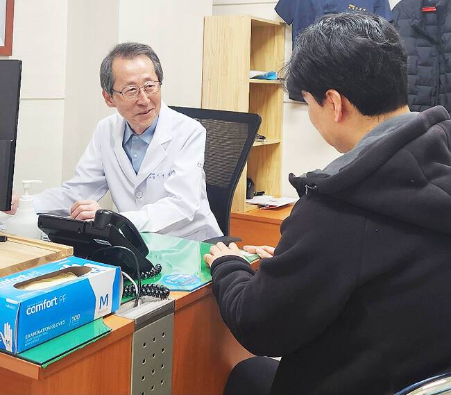 울릉군 보건의료원이 1일부터 성형외과 전문의가 배치돼 진료를 시작했다. /울릉군