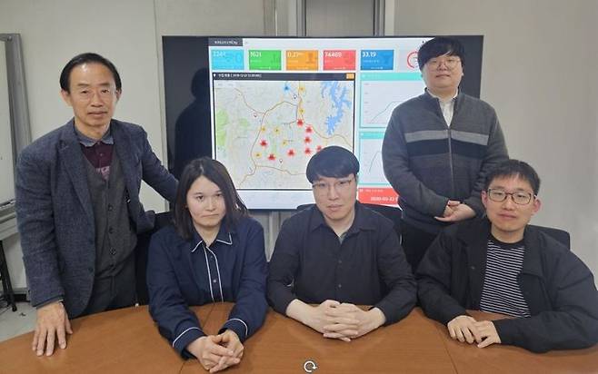 (좌측부터)한동수 교수, 손규호 박사, 문병철 박사, 안수민 박사, 채승우 박사과정. KAIST