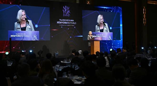 엘런 스미스 뉴욕페스티벌 회장이 ‘뉴욕페스티벌 대한민국-국가브랜드대상’ 시상식에서 축사를 하고 있다.
뉴욕페스티벌 제공