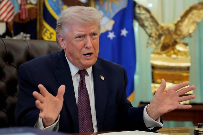 도널드 트럼프 미국 대통령이 지난 31일(현지시간) 미 워싱턴DC 백악관에서 기자들의 질문에 답하고 있다.로이터연합뉴스