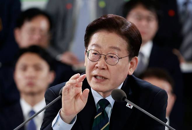 이재명 대통령이 지난달 30일 제주 한라대학교에서 열린 '제주의 마음을 듣다' 타운홀 미팅에서 발언하고 있다. 뉴시스