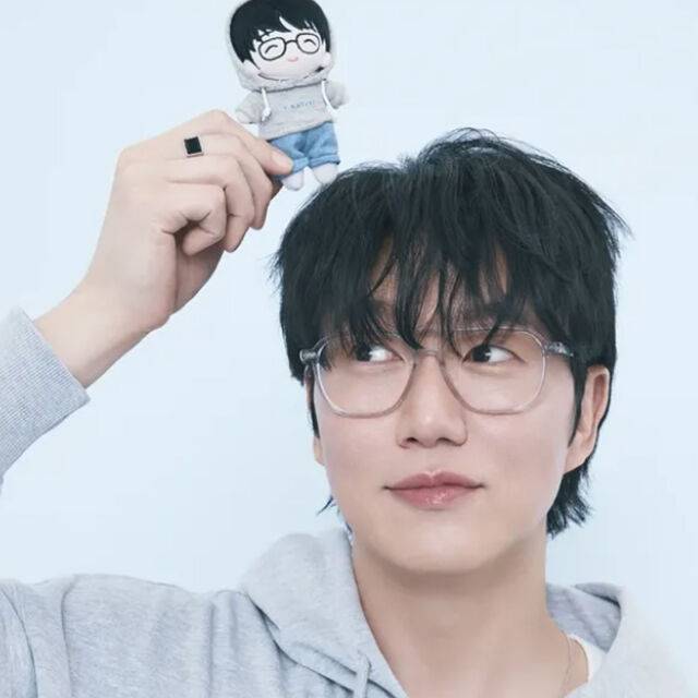 성시경이 뷰티 모델에 나서 팬들이 모두 깜짝 놀랐다. / 성시경 소셜미디어