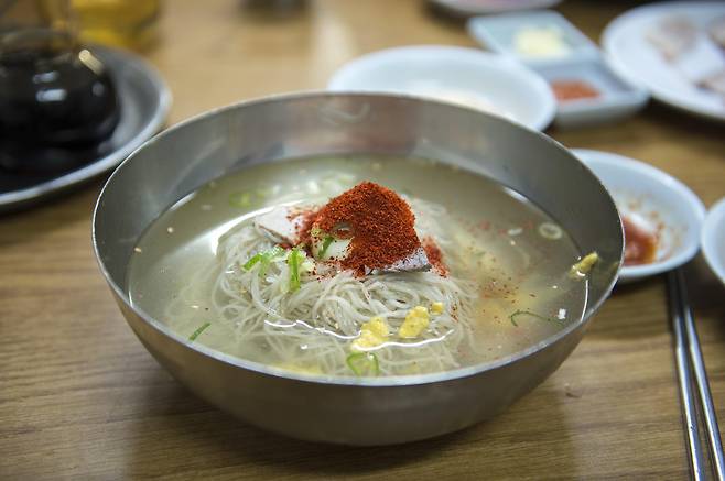 물냉면