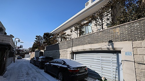 법원, '이순자→전두환' 연희동 자택 명의변경 소송 각하. 연합뉴스