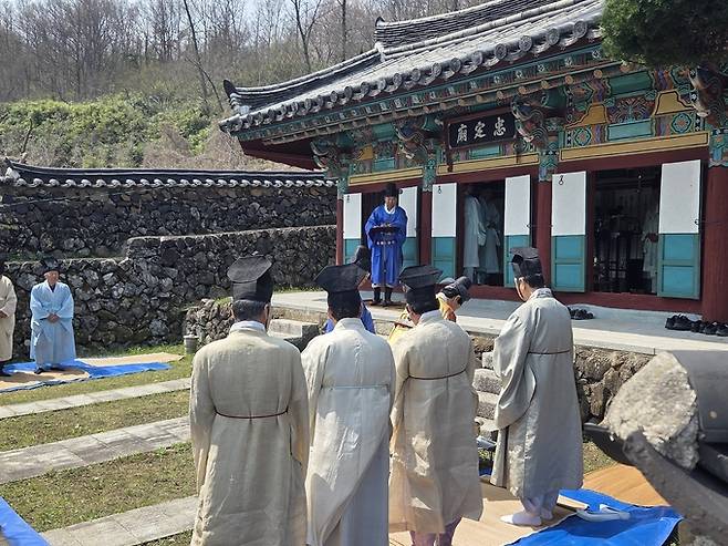 ▲ 3일 오전 포항시 남구 구룡포읍 공당리 광남서원에서 향사를 봉행하고 있다.