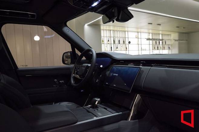 레인지로버 'SV 블랙'. JLR코리아