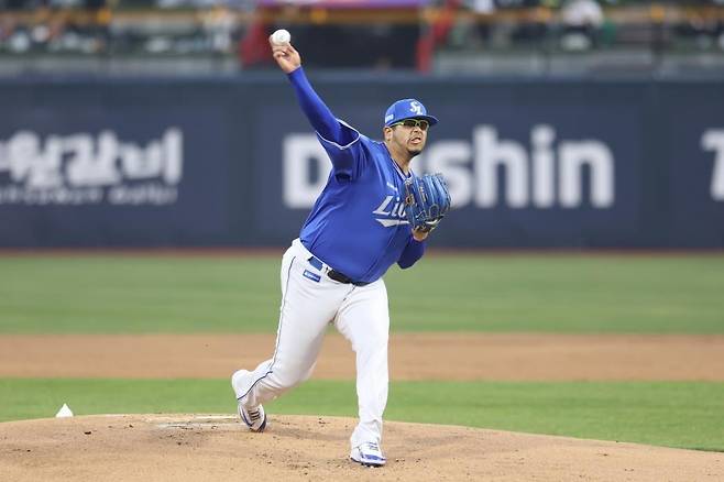 삼성의 아리엘 후라도가 3일 KT전에서 역투하고 있다. /삼성 라이온즈