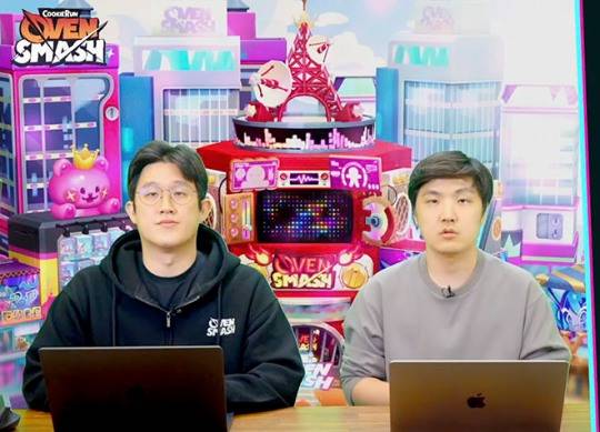 데브시스터즈 이원영 쿠키런: 오븐스매시 공동 PD(왼쪽)와 조길현 데브시스터즈 대표. 사진 제공 : 데브시스터즈