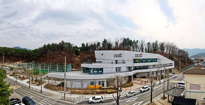 세대 통합형 복합문화공간 '두런두런 일동' 전경 ⓒ 포천시 제공