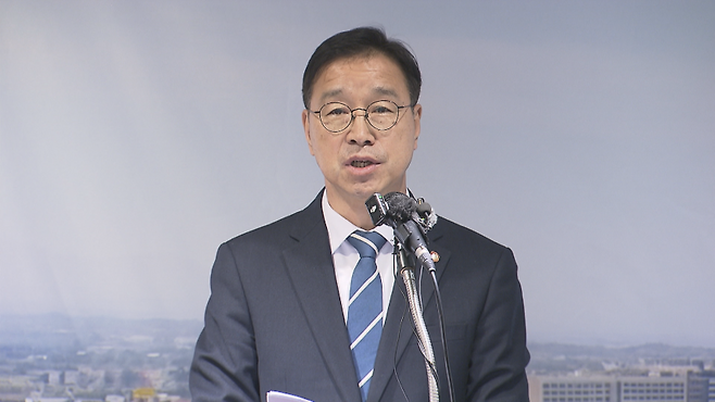 경선 후보 출마 기자회견하는 위성곤 국회의원