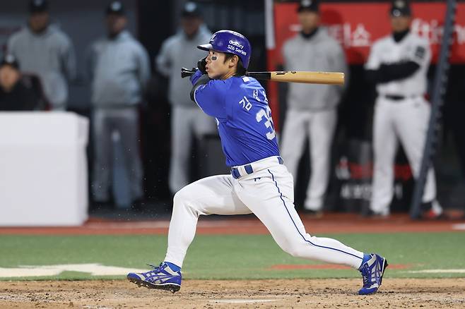 삼성 김성윤이 3일 수원케이티위즈파크에서 열린 2026 KBO리그 정규시즌 KT전에서 타격하고 있다. 사진 | 삼성 라이온즈