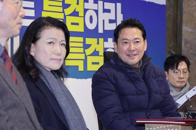 지난 1월 16일 단식 중인 장동혁 국민의힘 대표가 서울 여의도 국회에서 이진숙 전 방송통신위원장을 만나 대화하는 모습. 2026.1.16 ⓒ 뉴스1