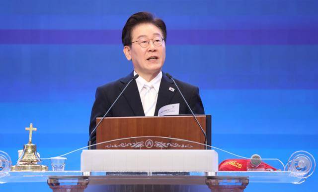 이재명 대통령이 5일 서울 여의도 순복음교회에서 열린 2026 한국교회 부활절 연합예배에서 축사를 하고 있다. 뉴스1