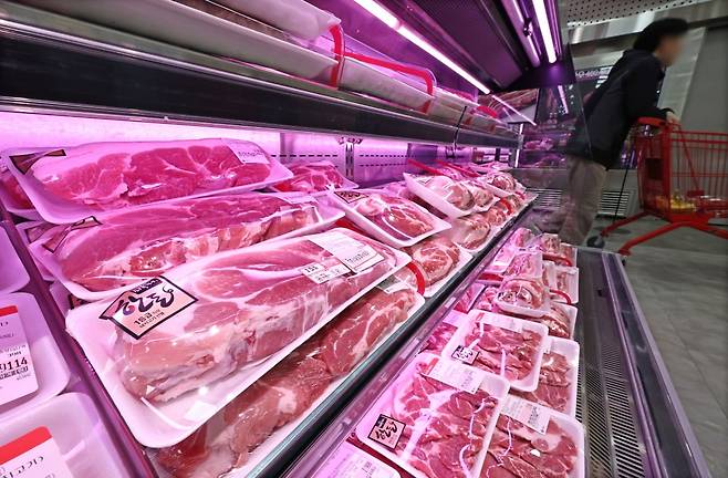 서울 시내의 한 마트에 돼지고기가 진열돼 있다. /사진=연합뉴스