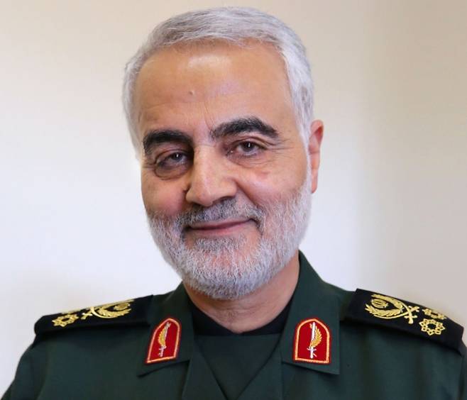 가셈 솔레이마니 전 이란 혁명수비대 쿠드스군 사령관의 생전 모습. 솔레이마니는 2020년 1월 미군 드론 공습으로 사망했다. 위키미디어 커먼즈