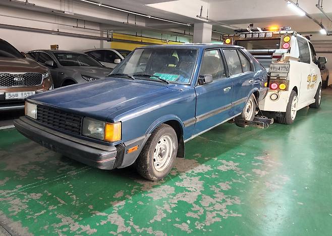 2021년 고양시 일산동구의 전 차주 지하주차장에서 ‘포니2 CX’를 인수해오는 모습. 김상국 씨 제공