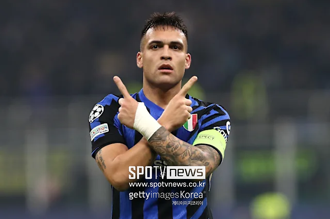 ▲ 이강인과 함께 비야레알 공격형 미드필더 알렉스 바에나와 윙어 메이슨 그린우드(올랭피크 드 마르세유·위 사진), 스트라이커 라우타로 마르티네스(인테르 밀란·아래 사진) 등의 이름이 아틀레티고 영입 후보군에 올라 있다. 다만 부상 변수와 높은 이적료, 전술 적합성 등을 종합적으로 고려할 때 현재로선 이강인이 가장 현실적인 선택지로 평가된다. 에스토 에스 아틀레티는 "아틀레티코 방향성은 분명하다. 검증되지 않은 ‘도박’보다는 이미 경쟁력을 입증했거나 국제적으로 성장 가능성이 확인된 자원을 영입하겠단 전략이 확고하다"며 이강인을 향한 '올인' 분위기를 귀띔했다.