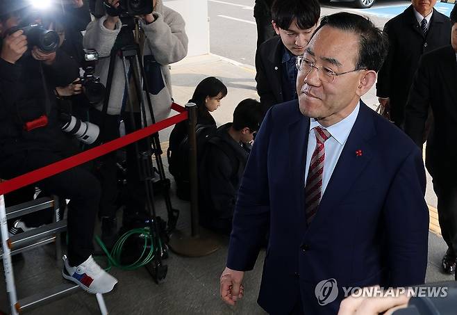 주호영, '컷오프' 불복 가처분 심문 (서울=연합뉴스) 이동해 기자 = 주호영 국회부의장이 27일 서울 양천구 서울남부지방법원에서 자신을 6·3 지방선거 공천에서 배제(컷오프)한 국민의힘 공천관리위원회 결정 효력을 정지해 달라며 낸 가처분 신청 심문에 출석하고 있다. 2026.3.27 eastsea@yna.co.kr