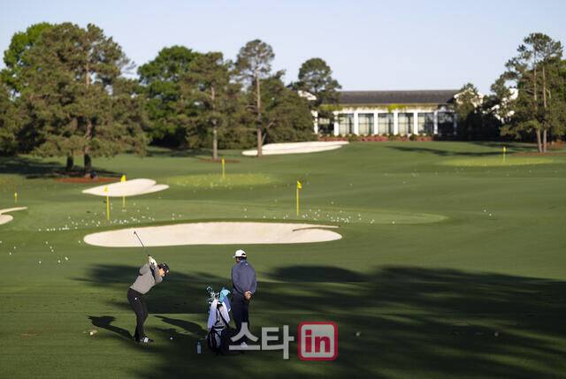 마스터스 개막에 앞서 선수가 드라이빙 레인지에서 연습하고 있다. (사진=마스터스)