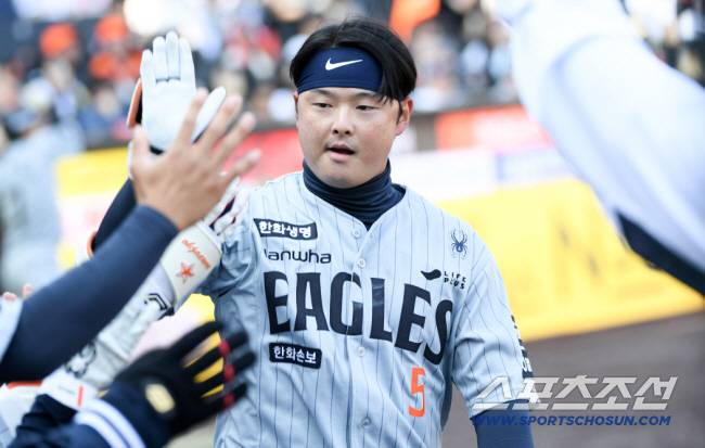 17일 대전 한화생명볼파크 열린 한화 이글스와 두산 베어스의 경기. 7회말 2사 한화 이도윤이 솔로포를 날린 뒤 기뻐하고 있다. 대전=박재만 기자 pjm@sportschosun.com/2026.03.17/