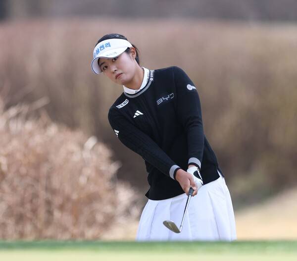 한국여자프로골프(KLPGA) 투어 2026시즌 '국내 개막전'인 신설 대회 더 시에나 오픈에서 고지원 프로와 우승 경쟁한 서교림 프로가 최종라운드에서 경기하는 모습이다. 사진제공=KLPGA (사진을 무단으로 사용하지 마십시오.)
