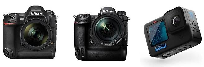 달 근접비행 중 아르테미스 2호 우주비행사들이 가져간 카메라. 왼쪽부터 니콘 D5, 미러리스 Z9, 액션캠 고프로 히어로 11.