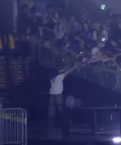 지난 5일 서울 송파구 KSPO돔에서 열린 슈퍼주니어 데뷔 20주년 기념 콘서트 <슈퍼쇼 10 SJ - 코어 인 서울> 공연 당시 사고 영상 갈무리. X 캡처