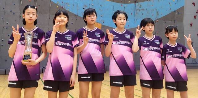 화성도시공사 여자 초등부 단체팀이 3일부터 이틀간 가평 한석봉체육관서 열린 경기도교육감배 여초부 단체전서 우승을 차지해 기념사진을 찍고 있다. 화성도시공사 제공