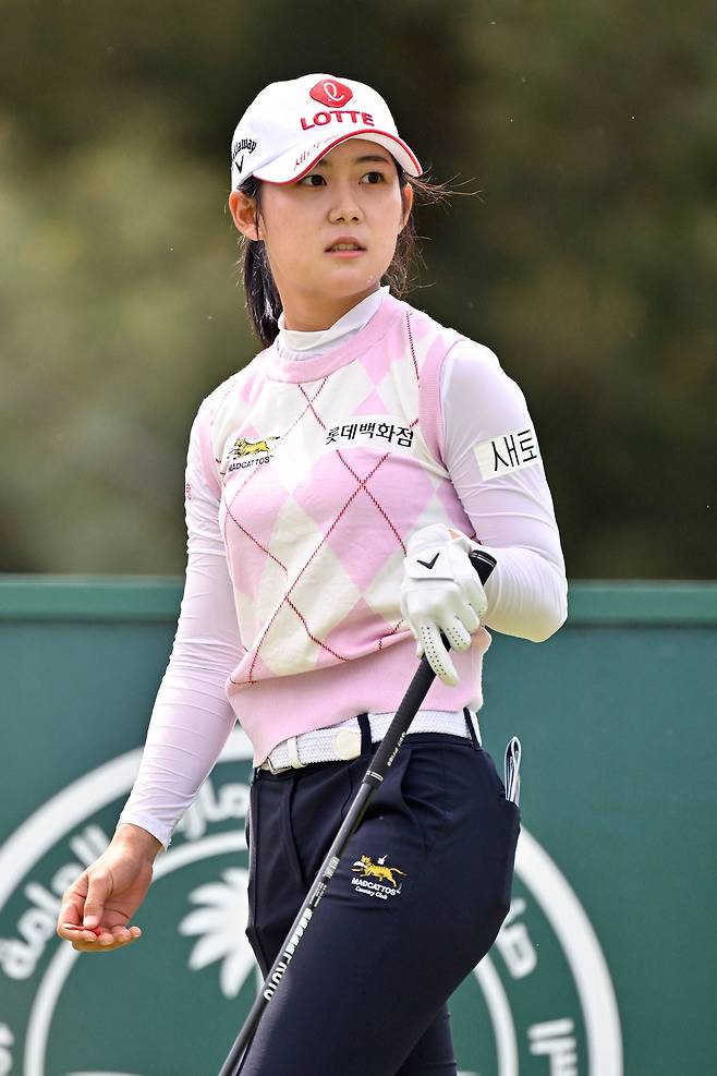 티샷 후 공을 확인하고 있는 황유민. 사진 제공=AFP연합뉴스