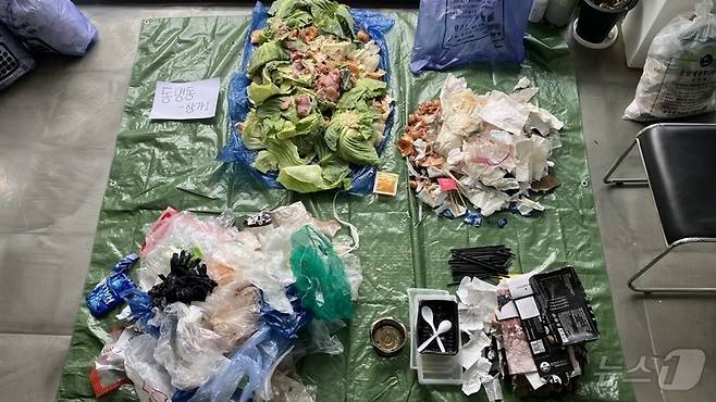 광주 동구 동명동 일대에 버려진 종량제 봉투 파봉 모습. (광주환경운동연합 제공. 재판매 및 DB 금지) 2026.4.7