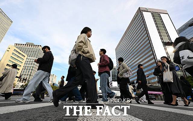 화요일인 7일은 아침 기온이 오늘보다 큰 폭으로 떨어져 쌀쌀하겠다. /서예원 기자