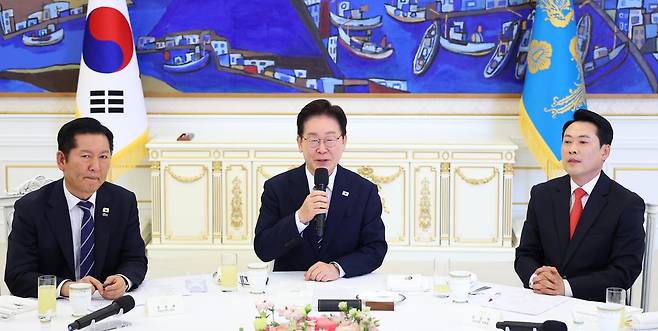 이재명 대통령이 7일 청와대에서 열린 여야정 민생경제협의체 회담 및 오찬에서 발언하고 있다. 뉴시스