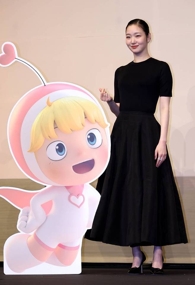 김고은이 7일 오후 서울 구로구 더링크호텔서울에서 열린 티빙 오리지널 ‘유미의 세포들3’ 제작발표회에서 포토타임동안 포즈를 취하고 있다. 김민규 기자 mgkim1@edaily.co.kr /2025.04.07/