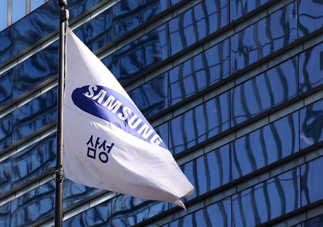 (서울=뉴스1) 김성진 기자 = 삼성전자가 올해 1분기 잠정 실적으로 매출액 133조원, 영업이익 57조 2000억원을 기록했다고 7일 밝혔다. 매출은 전년동기 대비 68.06%, 전분기 대비 41.73% 증가했다. 영업이익은 전년동기 대비 755.01%, 전분기 대비 185% 증가했다. 사진은 이날 오전 서울 서초구 삼성전자 사옥. 2026.4.7/뉴스1 Copyright (C) 뉴스1. All rights reserved. 무단 전재 및 재배포, AI학습 이용 금지. /사진=(서울=뉴스1) 김성진 기자