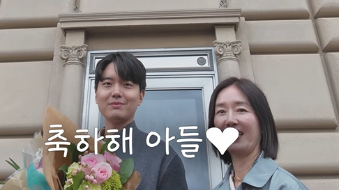 오연수가 아들의 새로운 출발을 응원했다. / 유튜브 채널 '오연수'