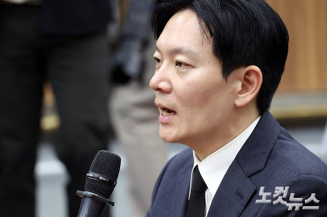 쌍방울 대북송금 사건을 수사했던 박상용 검사가 7일 서울 여의도 국회에서 윤석열 정권 정치검찰 조작기소 의혹 사건 진상규명 국정조사특별위원회 국민의힘 위원들이 연 '민주당의 공소취소·재판조작 진상규명 청문회'에 참석해 발언을 하고 있다. 윤창원 기자