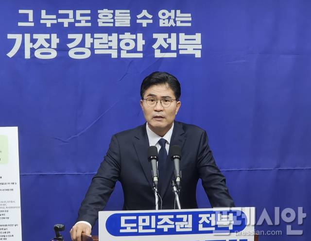 ▲ 더불어민주당 전북도지사 경선에 나선 이원택 후보가 7일 전북도의회에서 기자회견을 열고 있다. ⓒ프레시안(양승수)