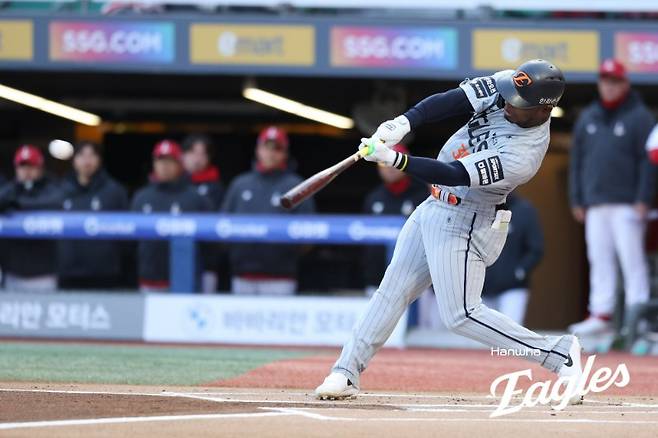 ▲ 활발한 타격과 움직임으로 팀 승리에 일조한 요나단 페라자 ⓒ한화이글스