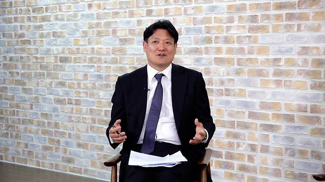 정광복 자율주행기술개발혁신사업단(KADIF) 단장 (서울=연합뉴스) 이세영 기자 = 6일 연합뉴스와 인터뷰하는 정광복 자율주행기술개발혁신사업단(KADIF) 단장. 그는 "사람이 핸들을 잡지 않아도 되는 순간, 자동차는 단순한 교통수단을 넘어 근무·쇼핑·여가를 아우르는 생활 공간이 된다"고 말했다. 2026. 4. 6. seva@yna.co.kr