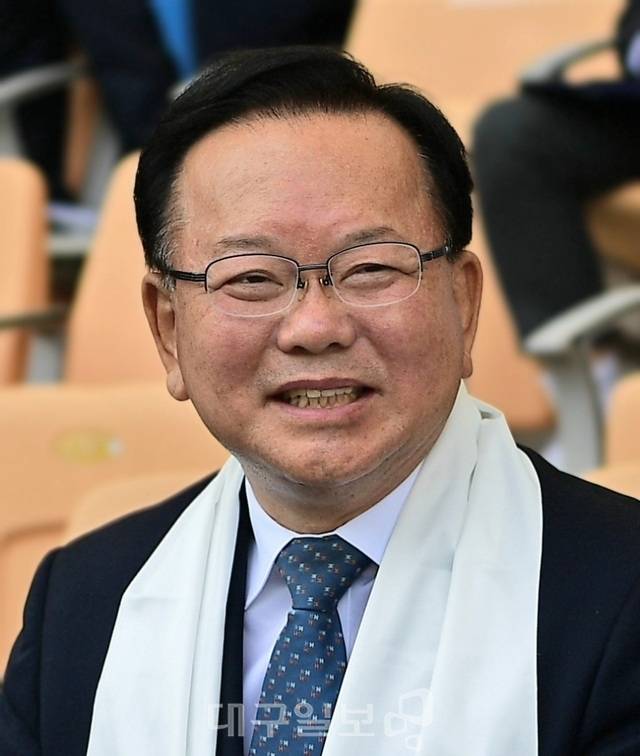 더불어민주당 대구시장 후보인 김부겸 전 국무총리가 5일 오후 대구스타디움에서 열린 대구기독교총연합회 부활절 연합예배에 참석해 환한 미소를 보이고 있다. 김진홍 기자