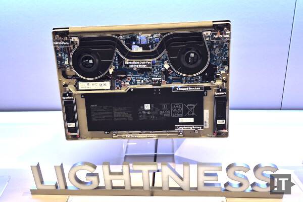 에이수스 '젠북 A16(UX3607OA)' 내부 모습 / 권용만 기자