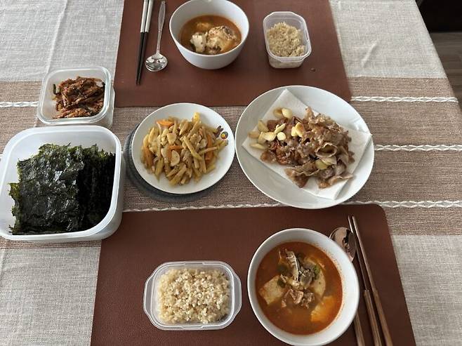 한국 음식 한끼 모습. 채소와 해조류, 단백질 구성에 따라 탄수화물 흡수 속도와 혈당 반응은 달라질 수 있다. 사진=게티이미지뱅크